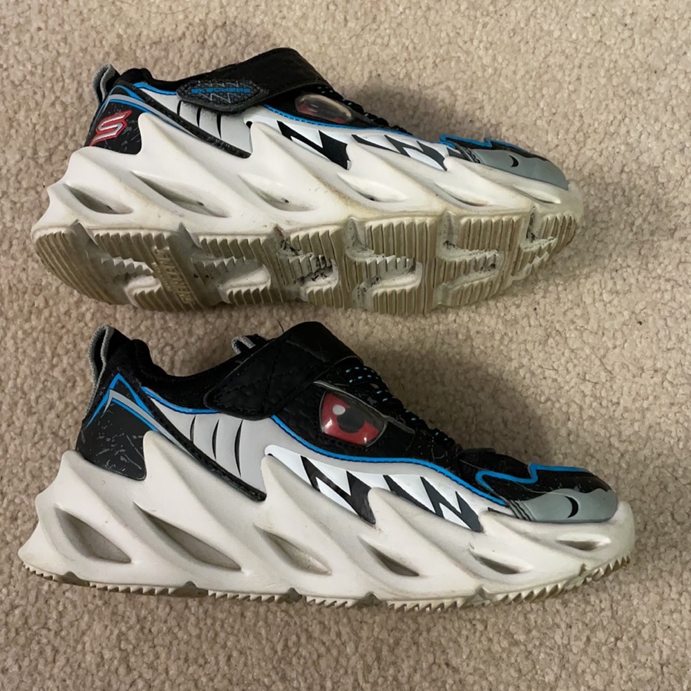 Sketchers shark sneakers